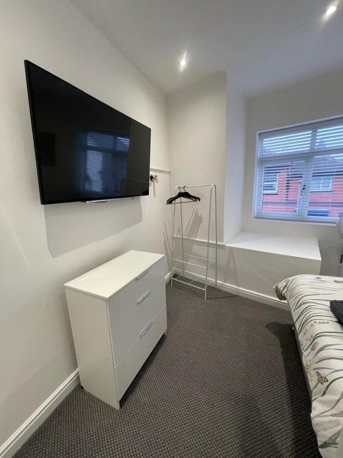 Spacious 2 Bedroom Apartment Liverpool Exterior foto